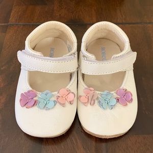 NWOT Robeez Baby Girl Flora Mini Size 12-18 Months